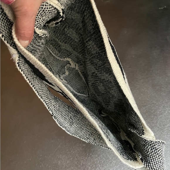 Knit Flower Shoulder Bag in Black & White, NWT. - Picture 6 of 16